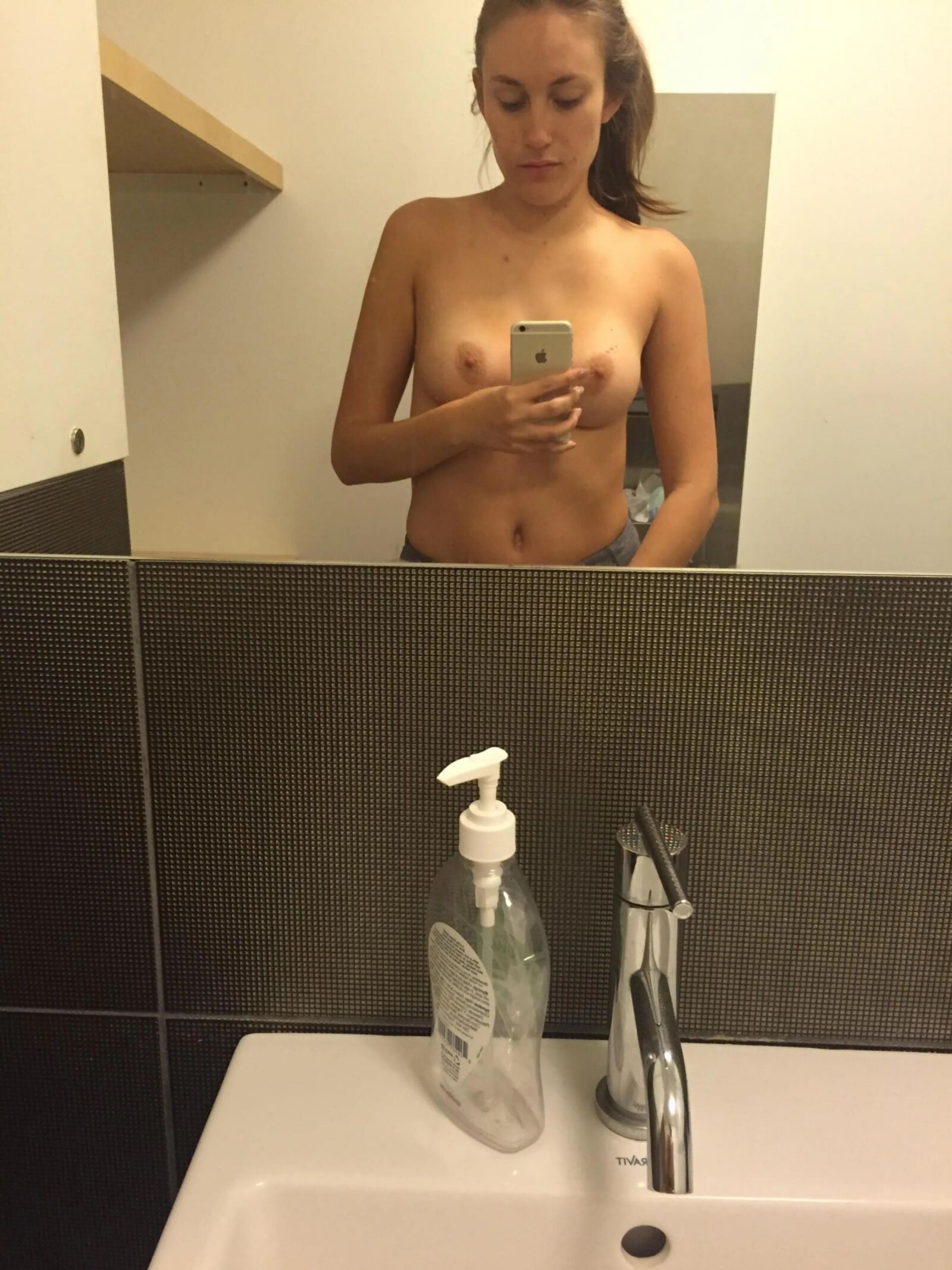 ...... ,,,, ...... Hot Big Tits Selfies amateur .............