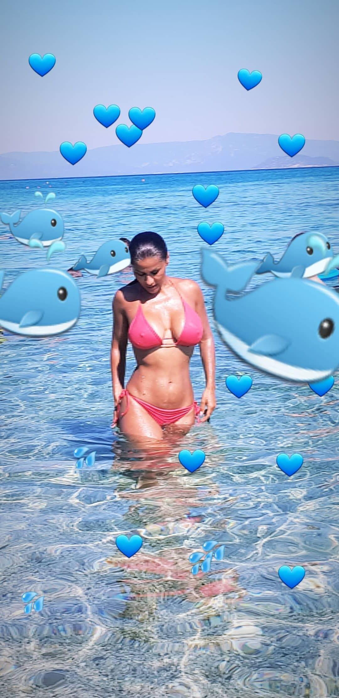 短いフィットと巨乳