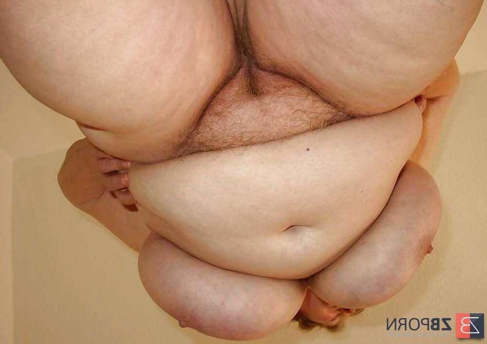 Aficionado con tetas extremadamente enormes