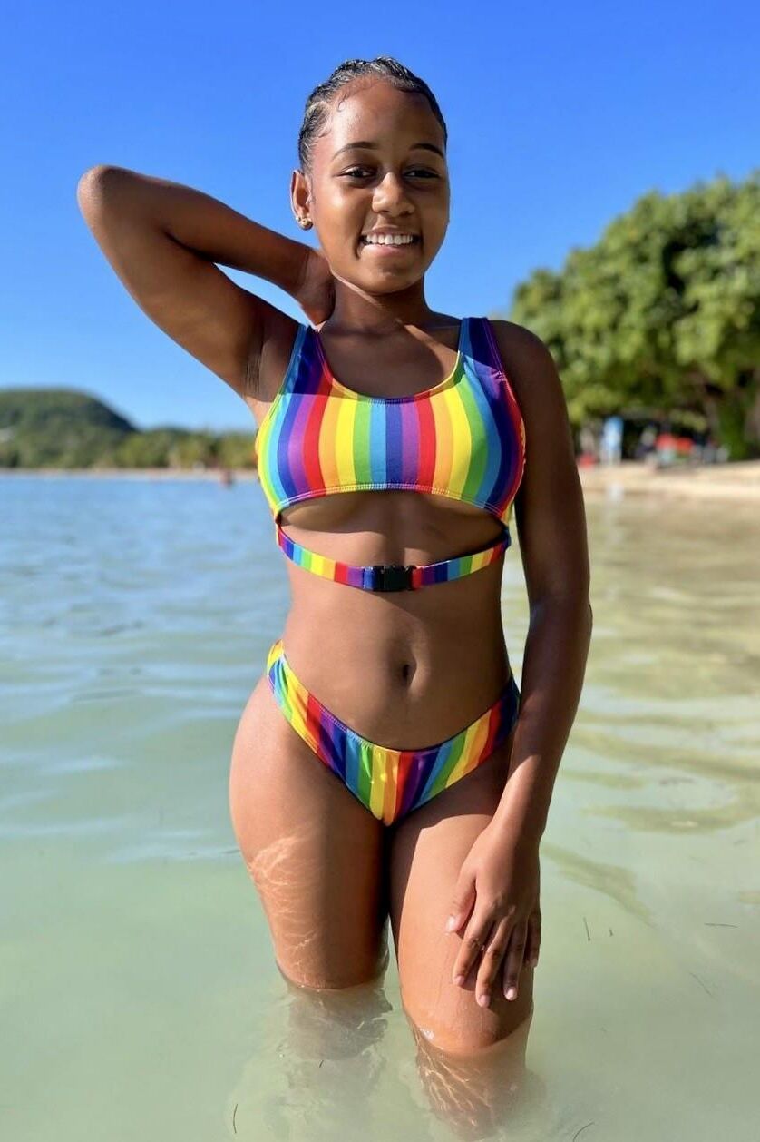 Black girls in bikini 