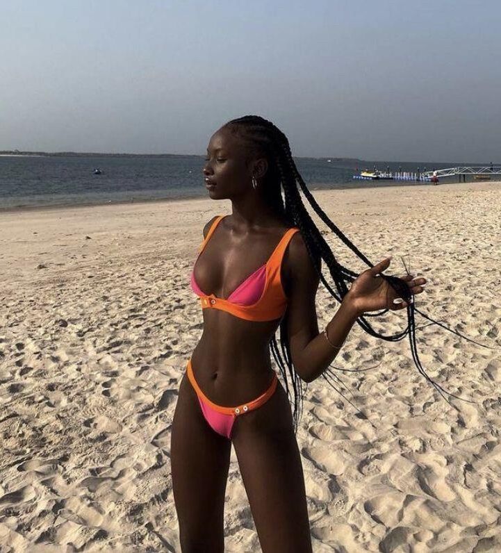 Black girls in bikini 