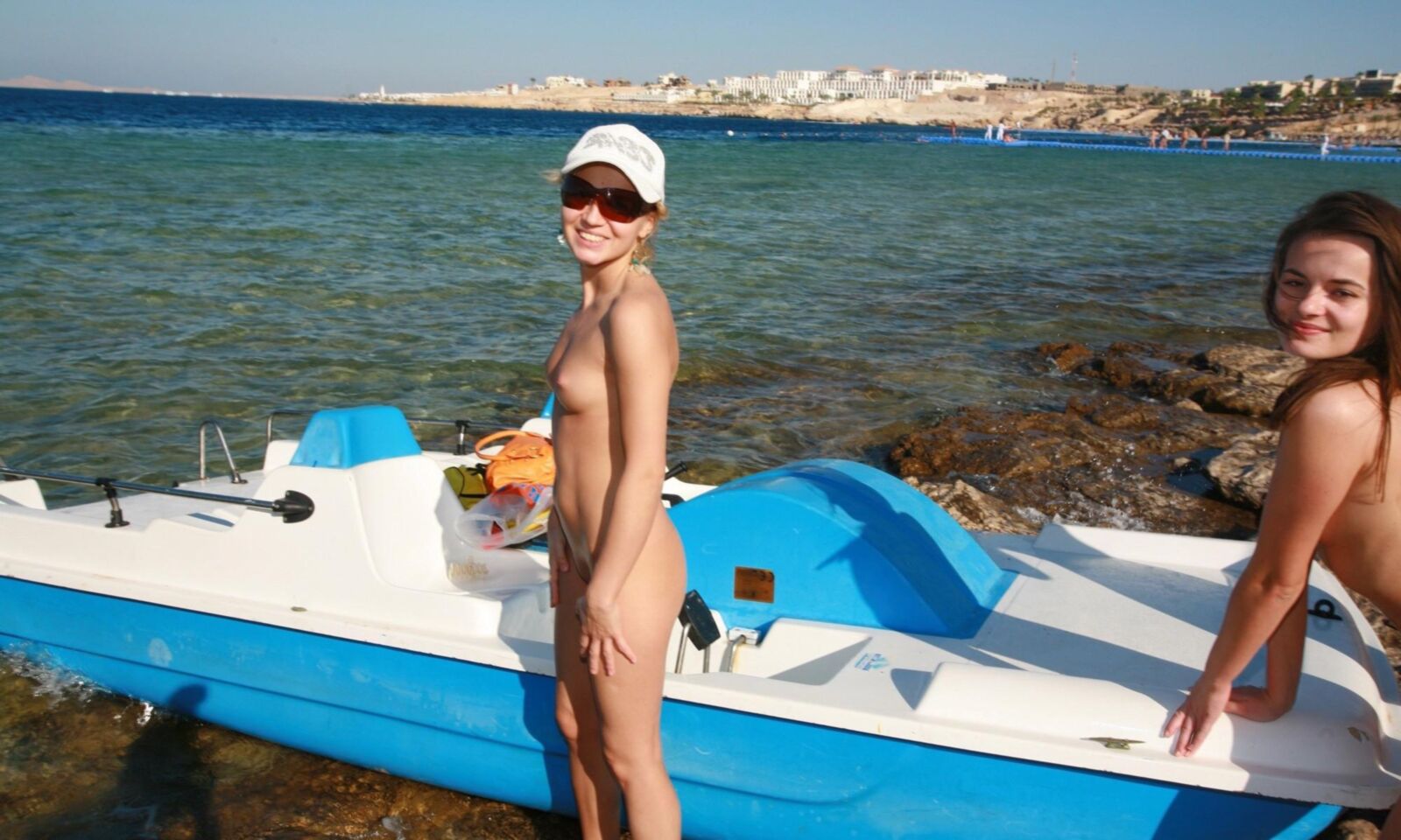 Jovem Nanna Nudist três meninas e um barco