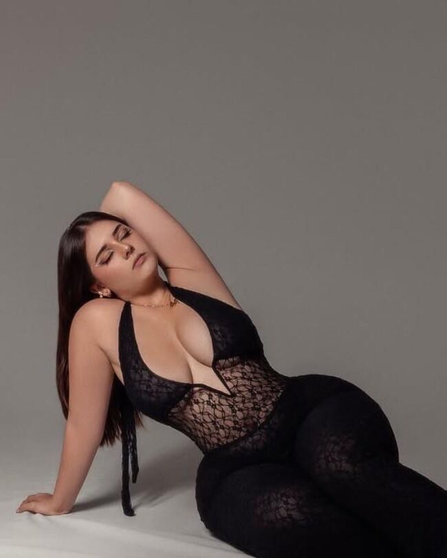 Mariana Big Ass Big Boobs Schönheit Brünette Mädchen gemischte heiße Aufnahmen