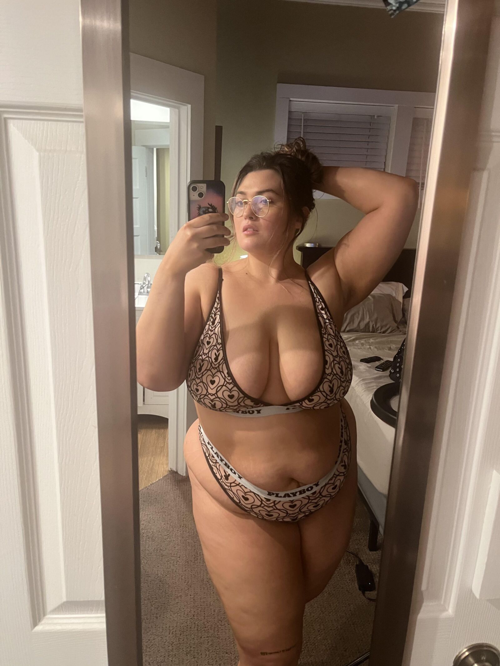 Roxy Big Ass Big Boobs Hermosa morena MILF MILF SHOTS