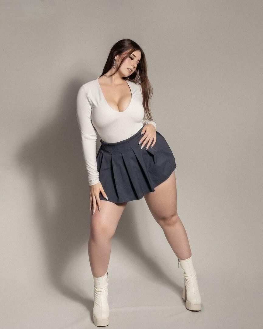 Mariana Big Ass Big Boobs Schönheit Brünette Mädchen gemischte heiße Aufnahmen