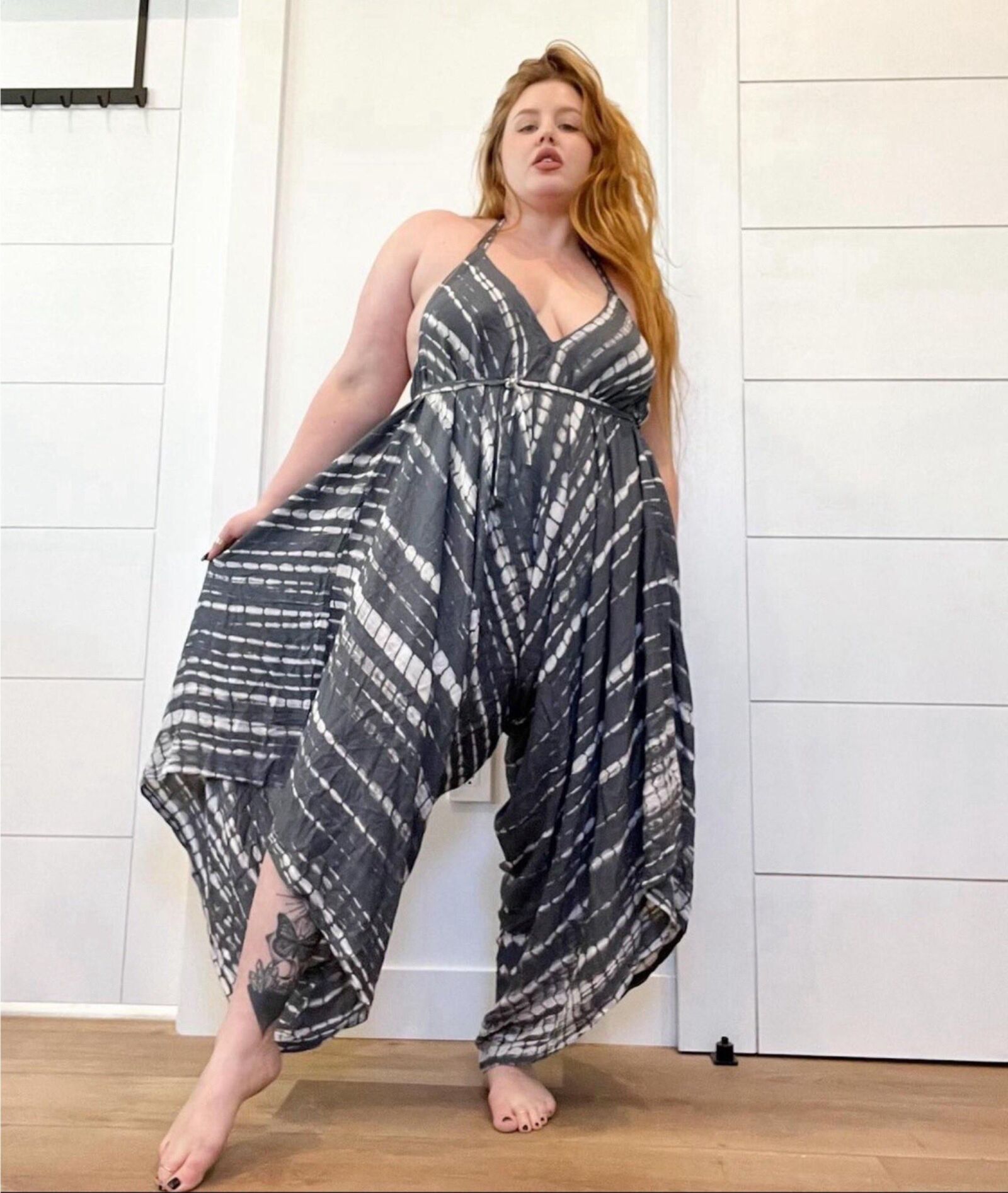 Aura Big Ass Big Boobs Rouge BBW Modèle mixte Hot Plans