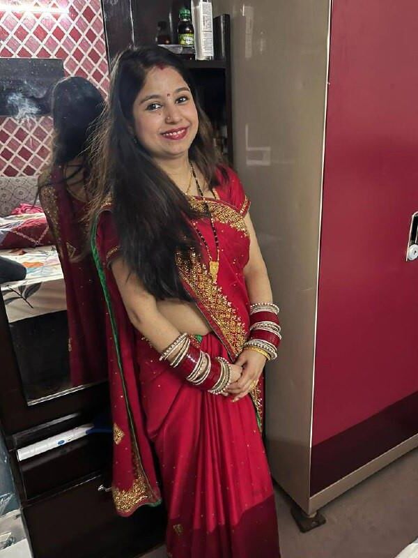 インドの妻ストリッピング