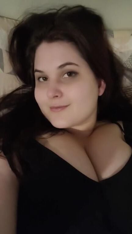 Пухлая шлюха из бунетки BBW из Южной Америки показывает ее толстое тело