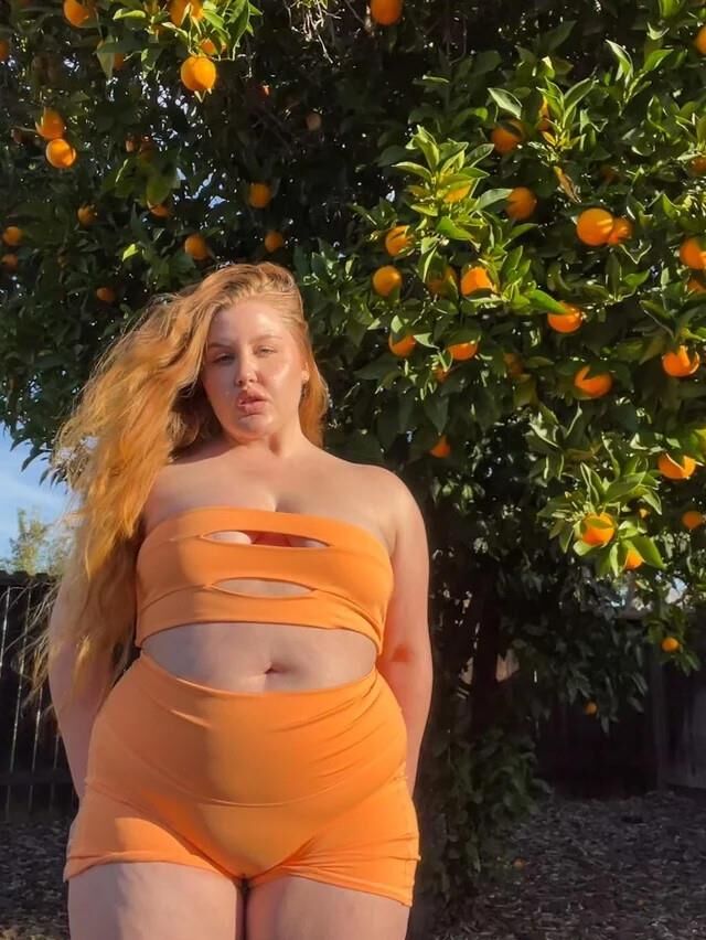 Aura Big Ass Big Boobs Rouge BBW Modèle mixte Hot Plans