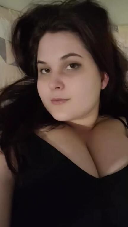 Пухлая шлюха из бунетки BBW из Южной Америки показывает ее толстое тело