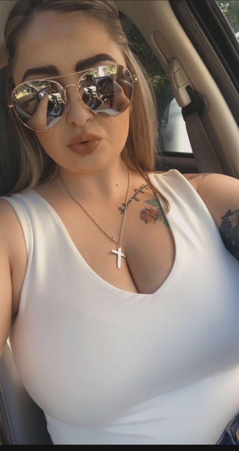 Busty Brunette Girlfriend Liz
