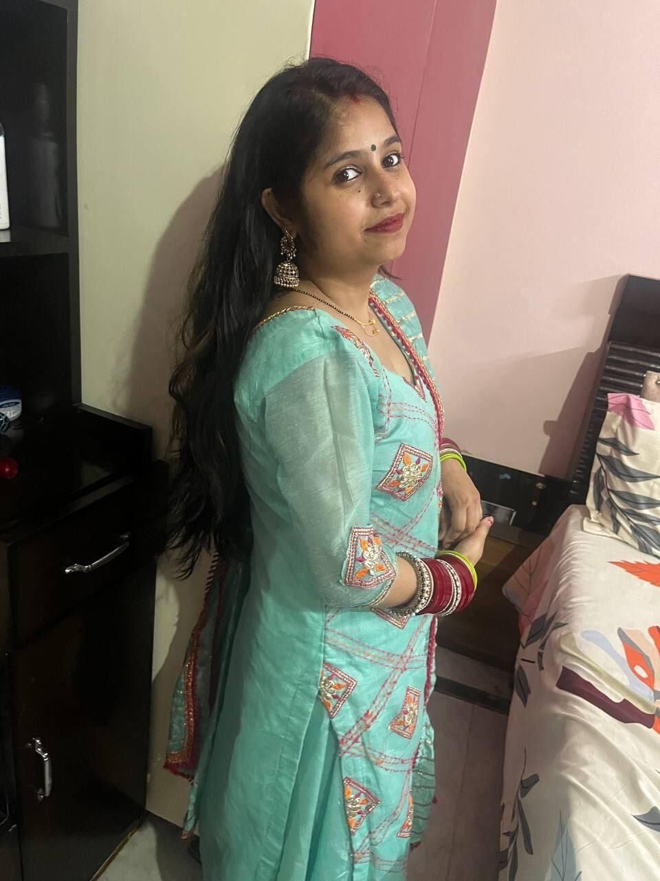 インドの妻ストリッピング