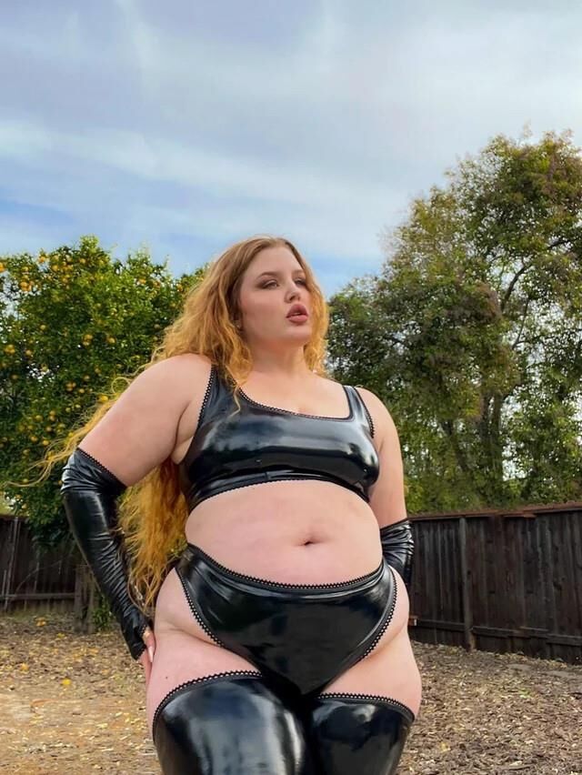 Aura Big Ass Big Boobs Rouge BBW Modèle mixte Hot Plans