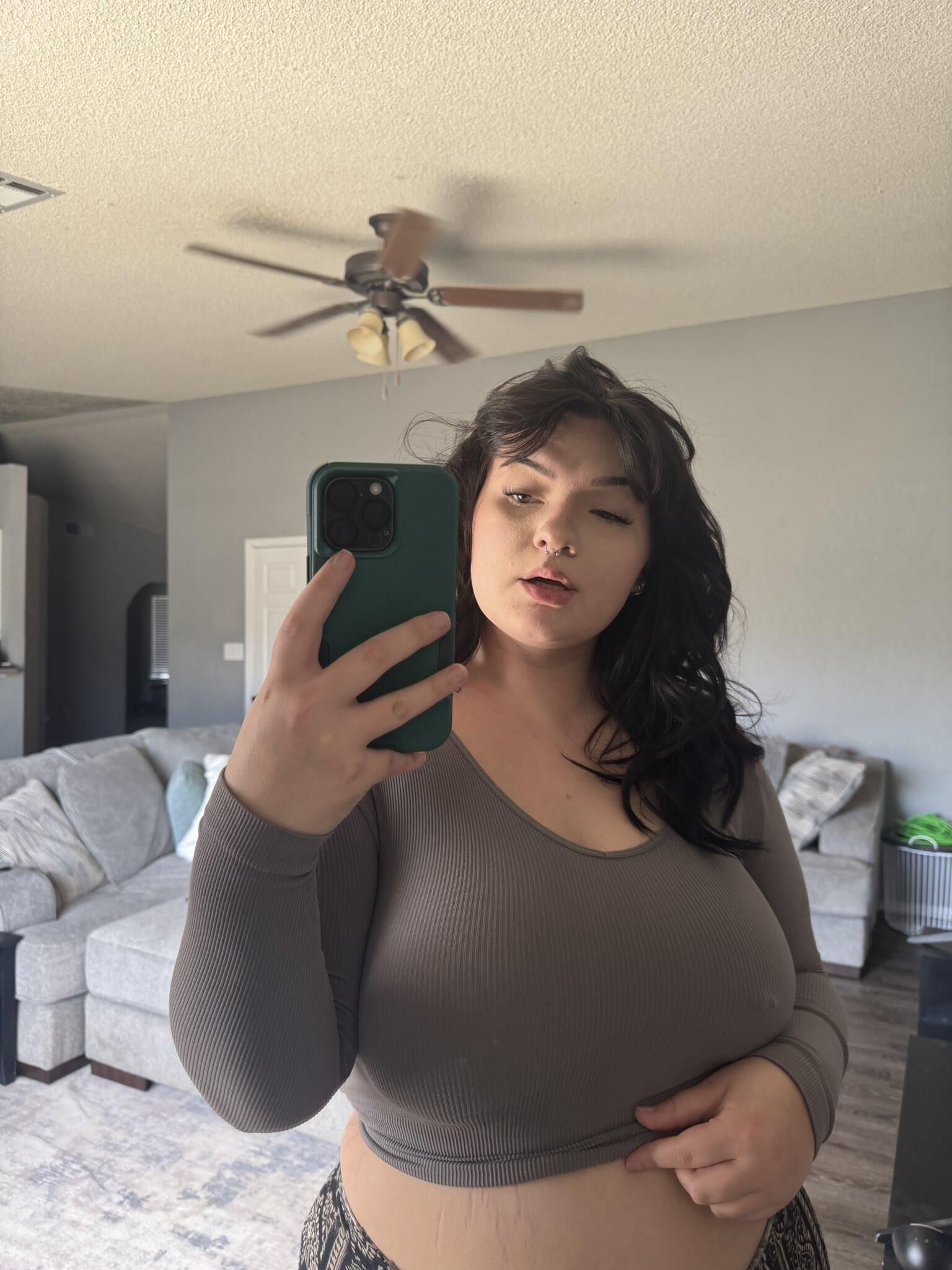 Renea Big Ass Big Boobs brunette bbw fille mixtes