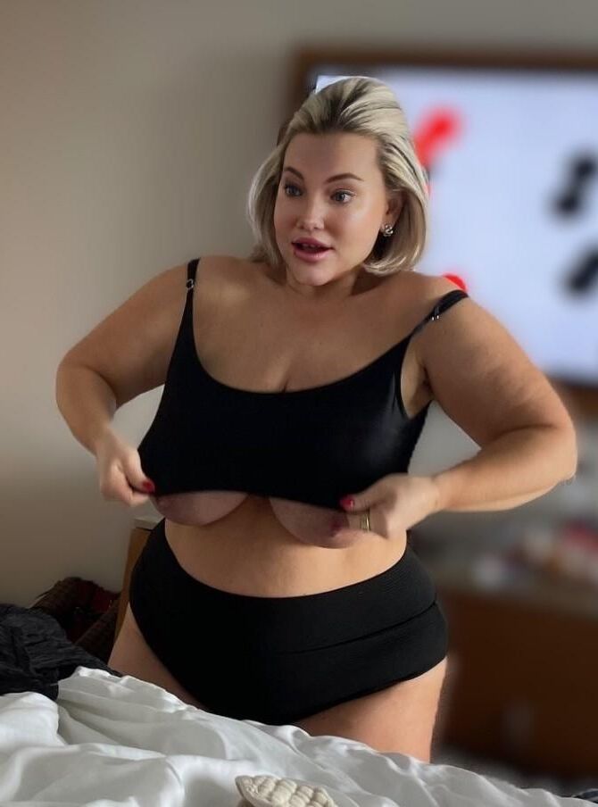 PAWG gordito con enormes tetas lechosas
