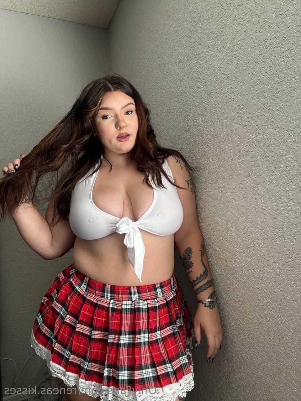 Renea Big Ass Big Boobs brunette bbw fille mixtes