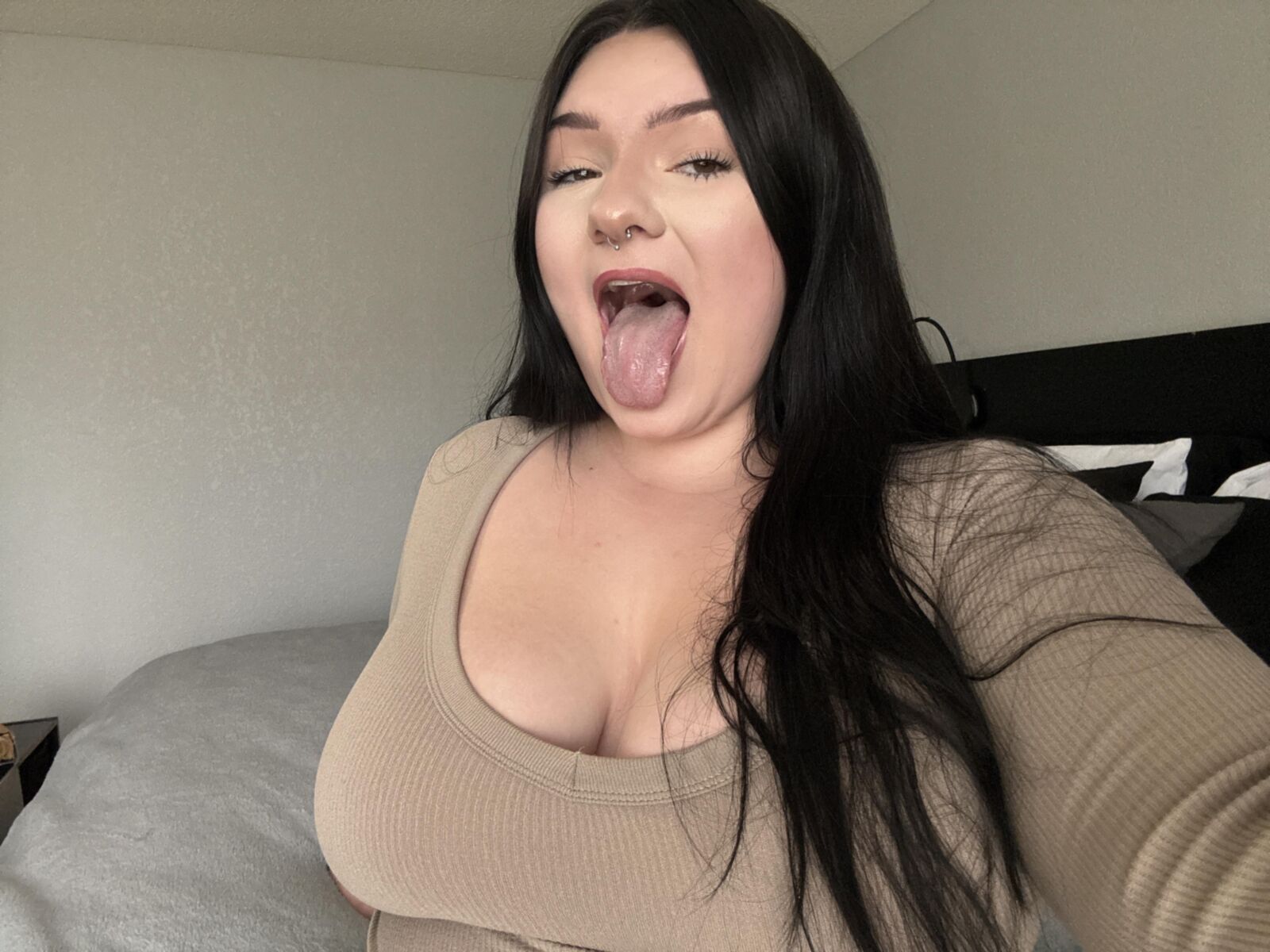Renea Big Ass Big Boobs brunette bbw fille mixtes