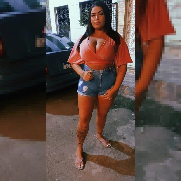 Marcella brasileña Big Boobs nn