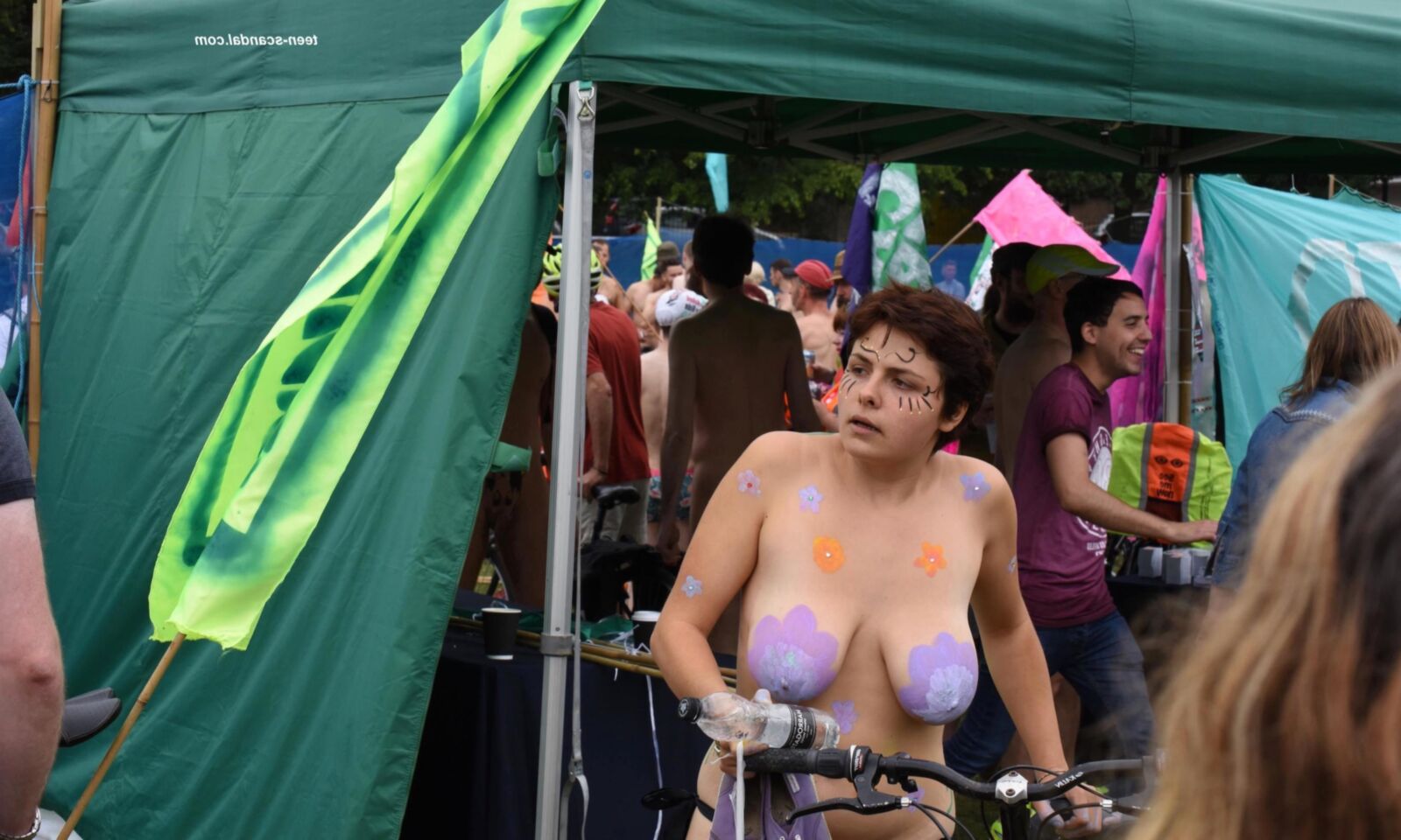 Les grands seins de la jeune Nanna