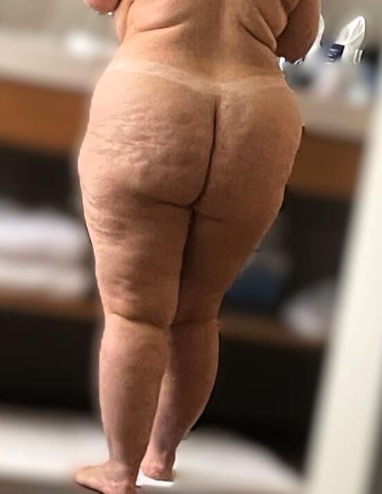 PAWG gordito con enormes tetas lechosas