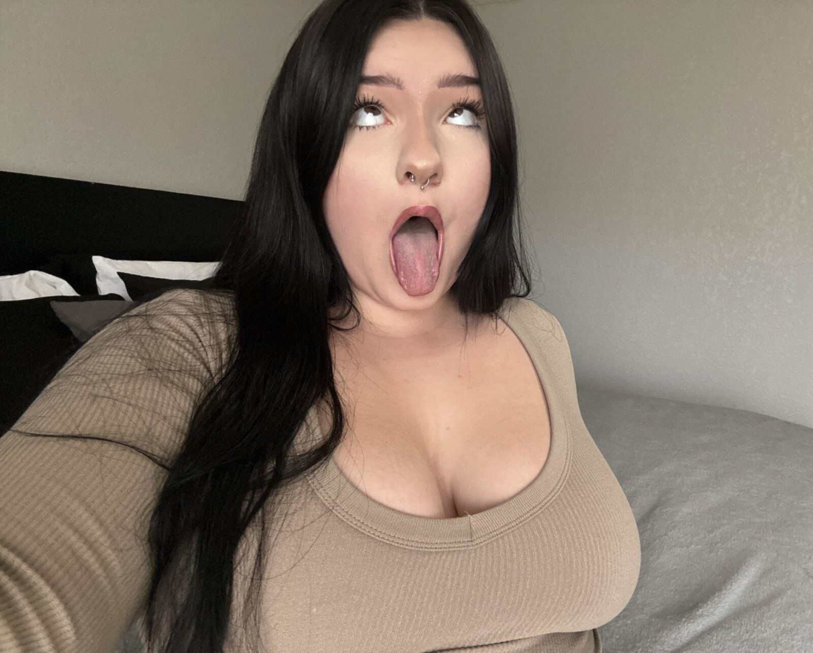 Renea Big Ass Big Boobs brunette bbw fille mixtes