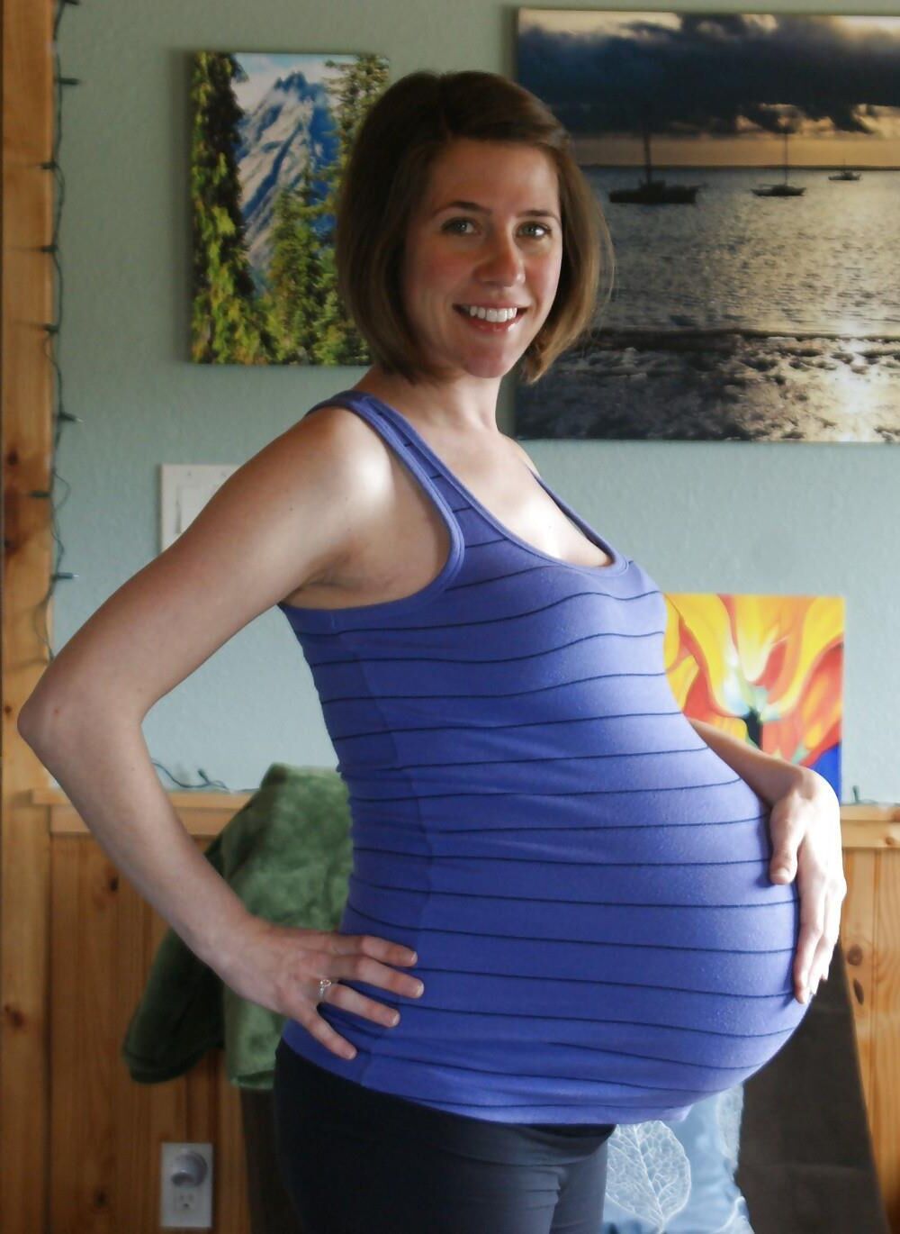 Gorgeous MILF Ready to Drop 