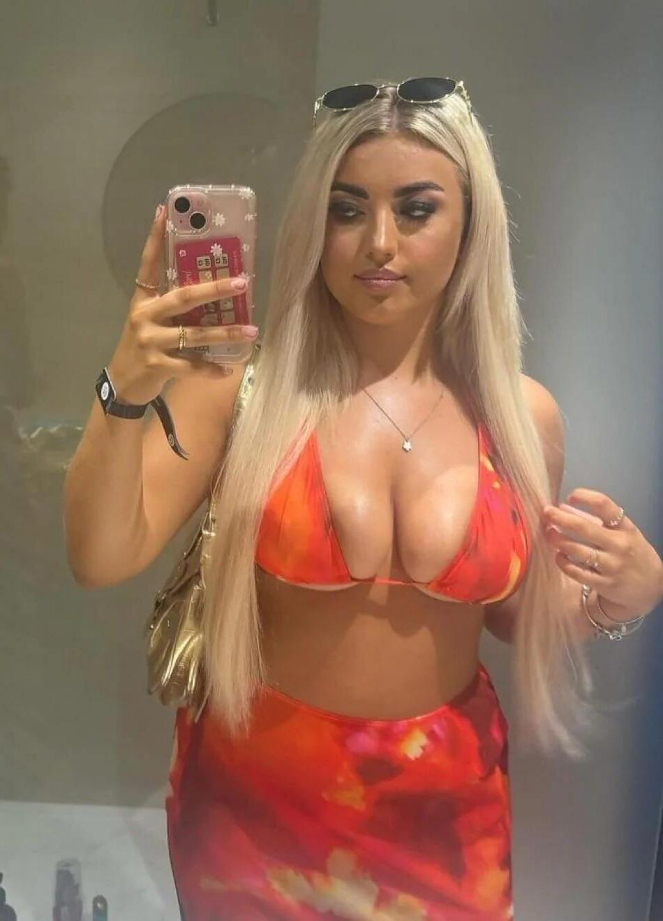 Busty Girls 