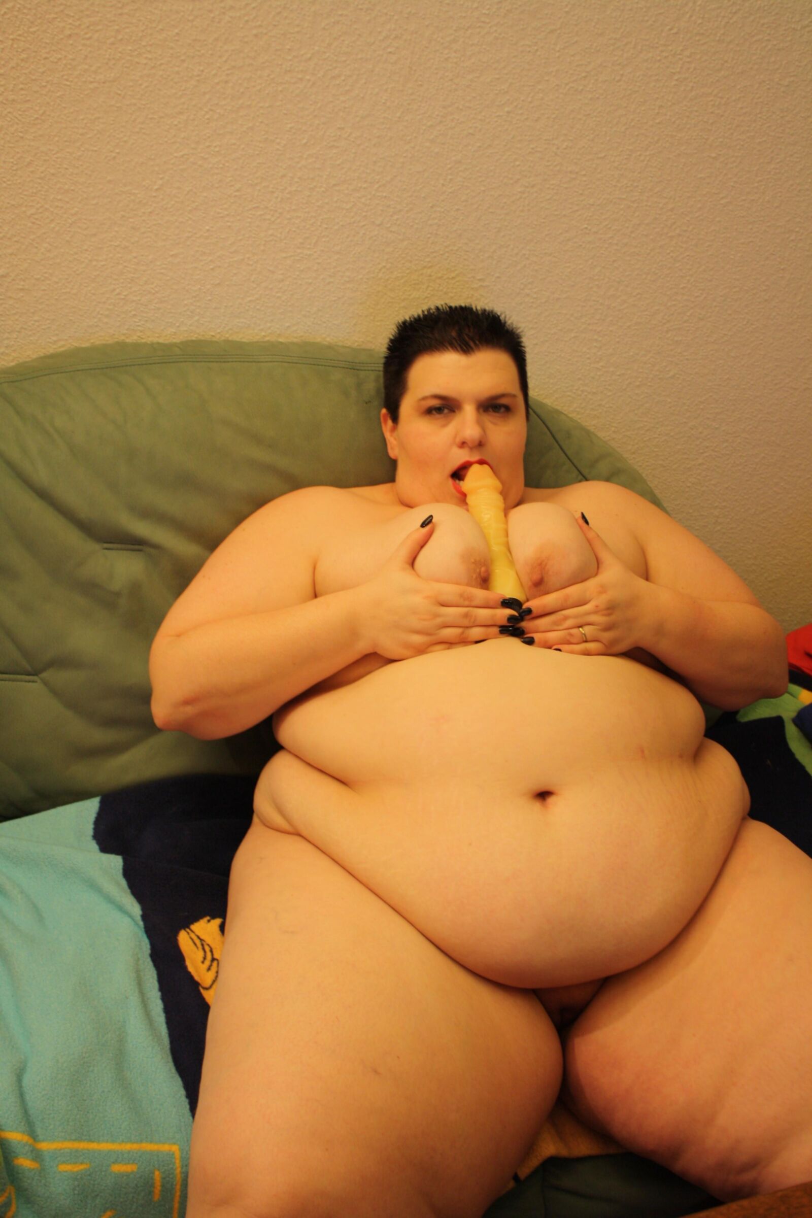 Schamlose ssbbw fettsau nackt