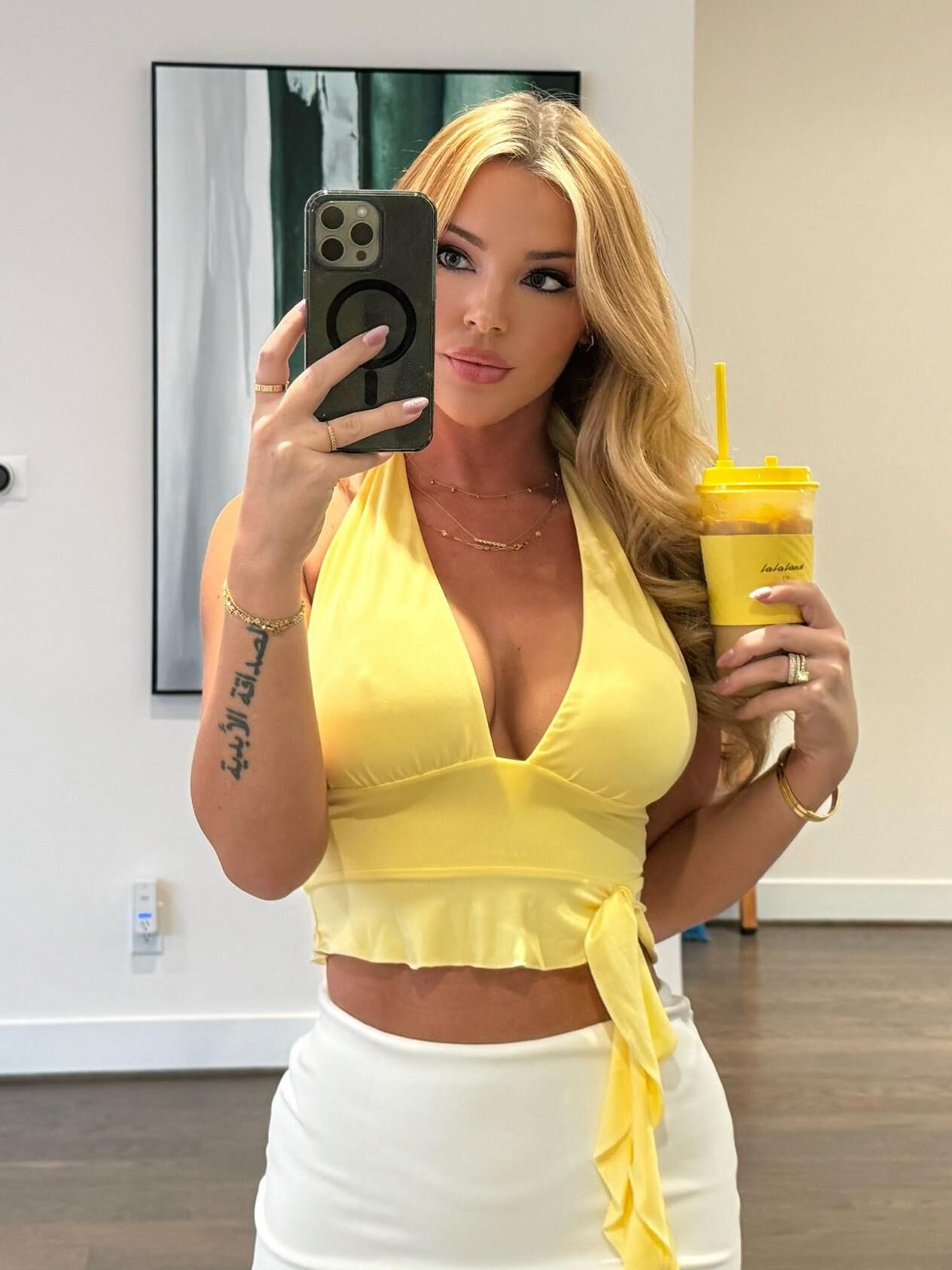 Gorgeous Mari Dee