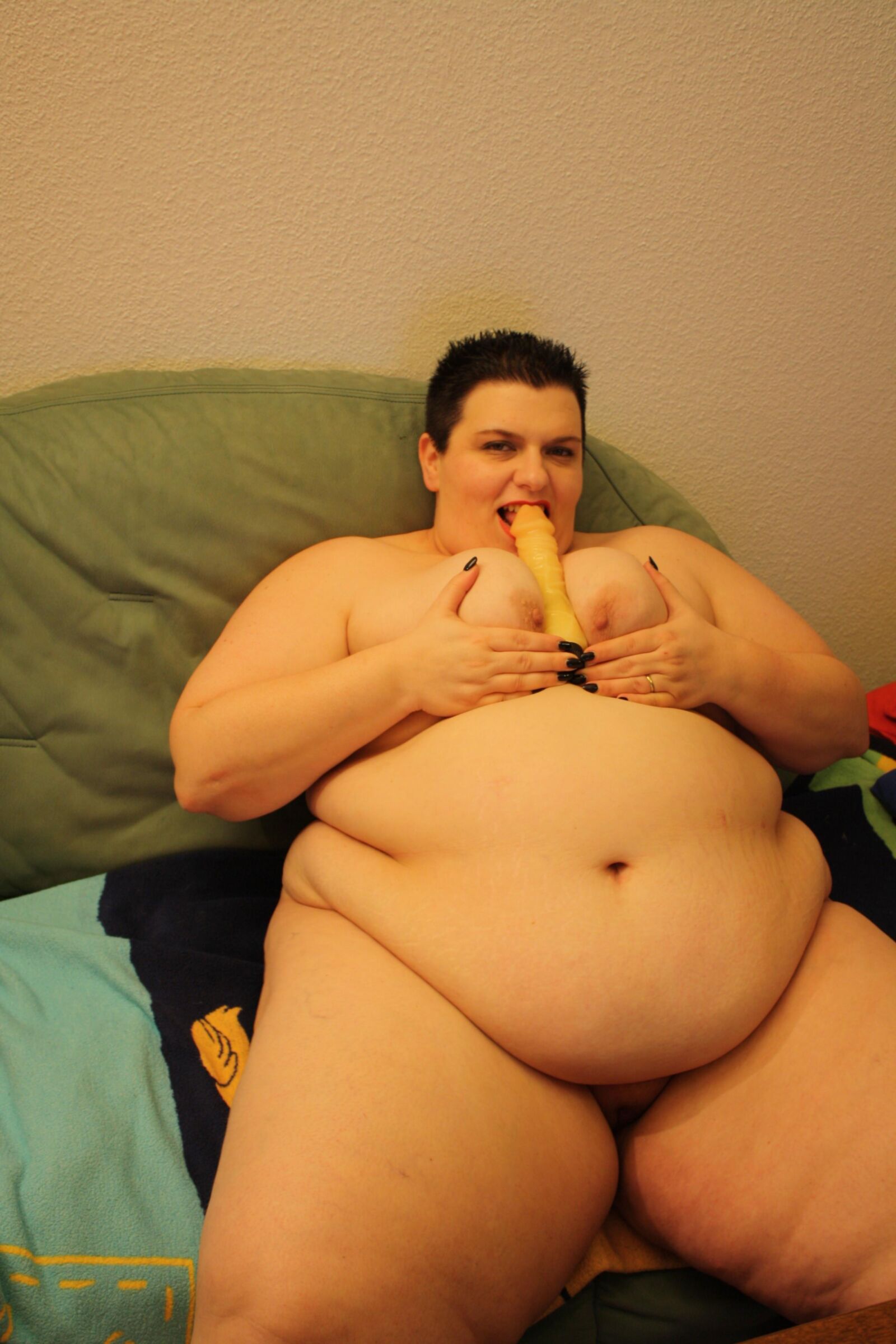 Schamlose ssbbw fettsau nackt