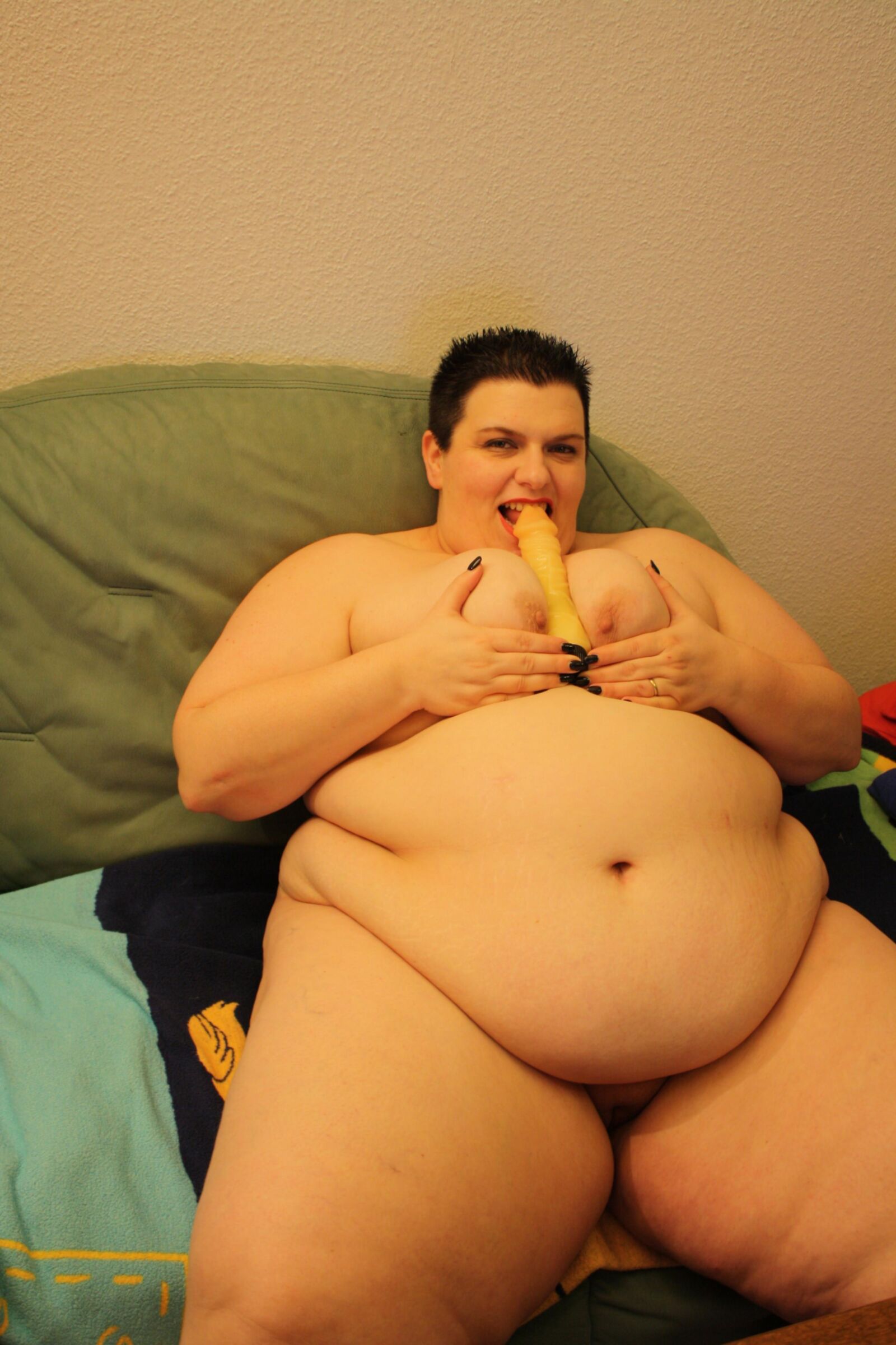 Schamlose ssbbw fettsau nackt