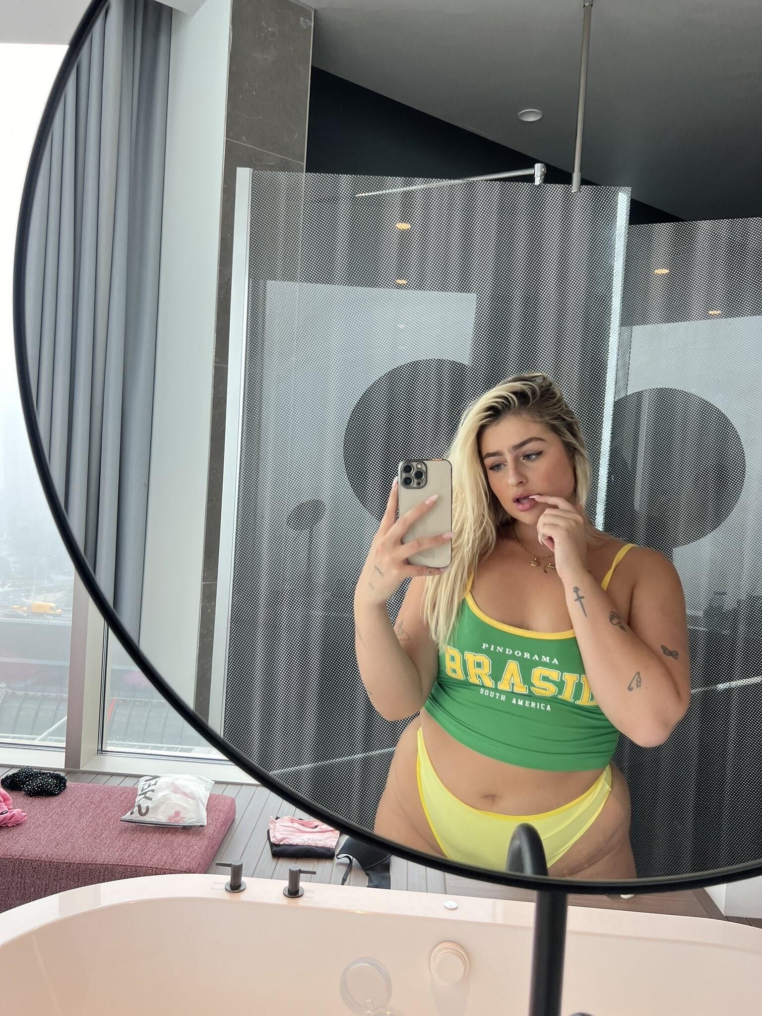 Laura Big Ass Big Boobs Beauty Blonde Girl Mixed Hot Photos