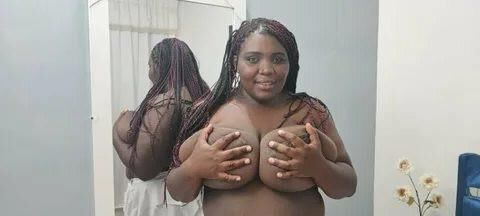Bellezas negras de pecho abundantes