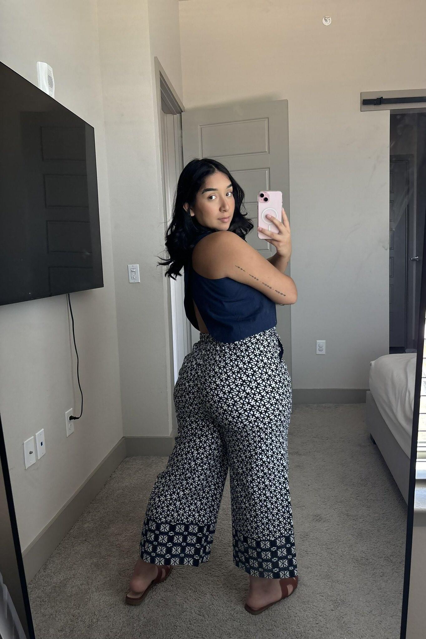Eileen Big Ass se peitos grandes Curvy Latina Girl Mixed Hot Photos