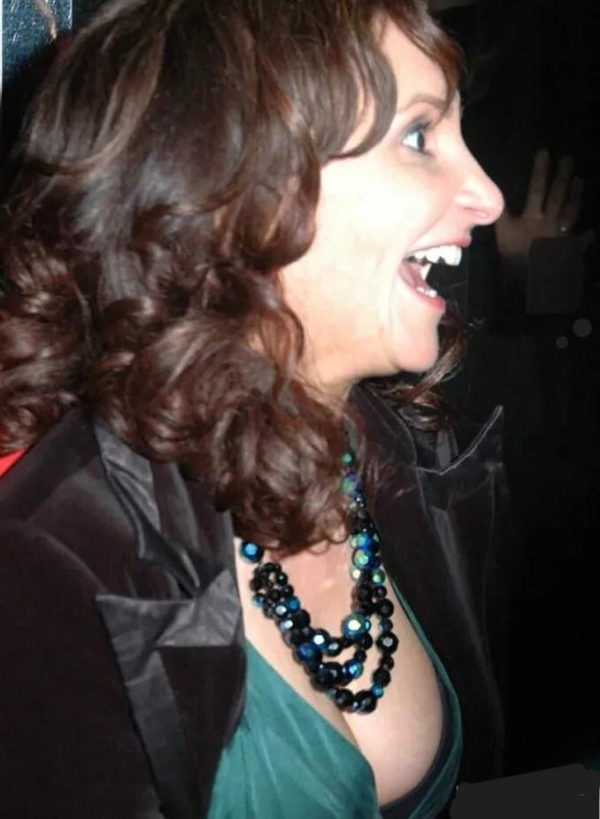 Lucy Porter Pocket Size MILF