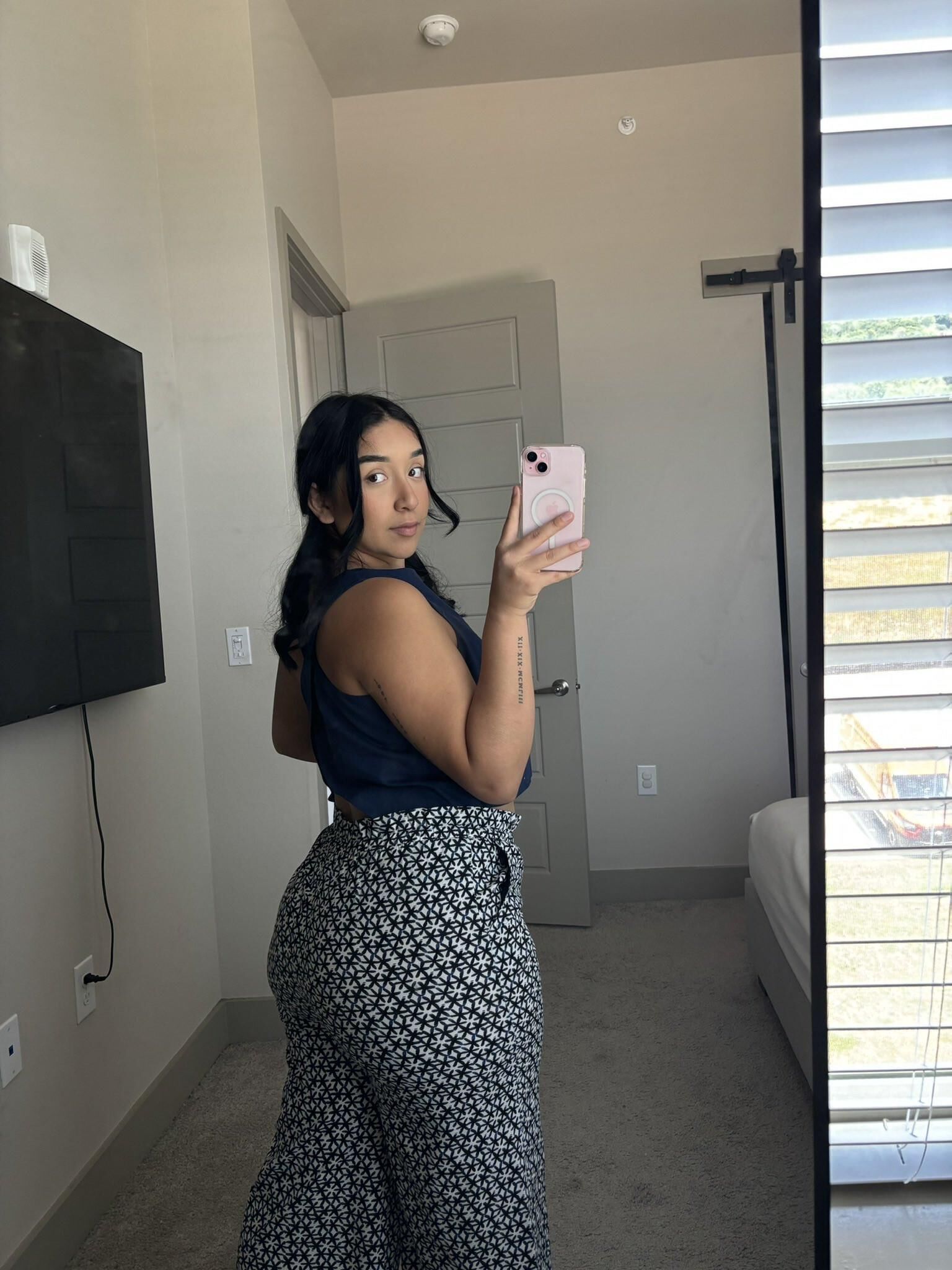 Eileen Big Ass se peitos grandes Curvy Latina Girl Mixed Hot Photos