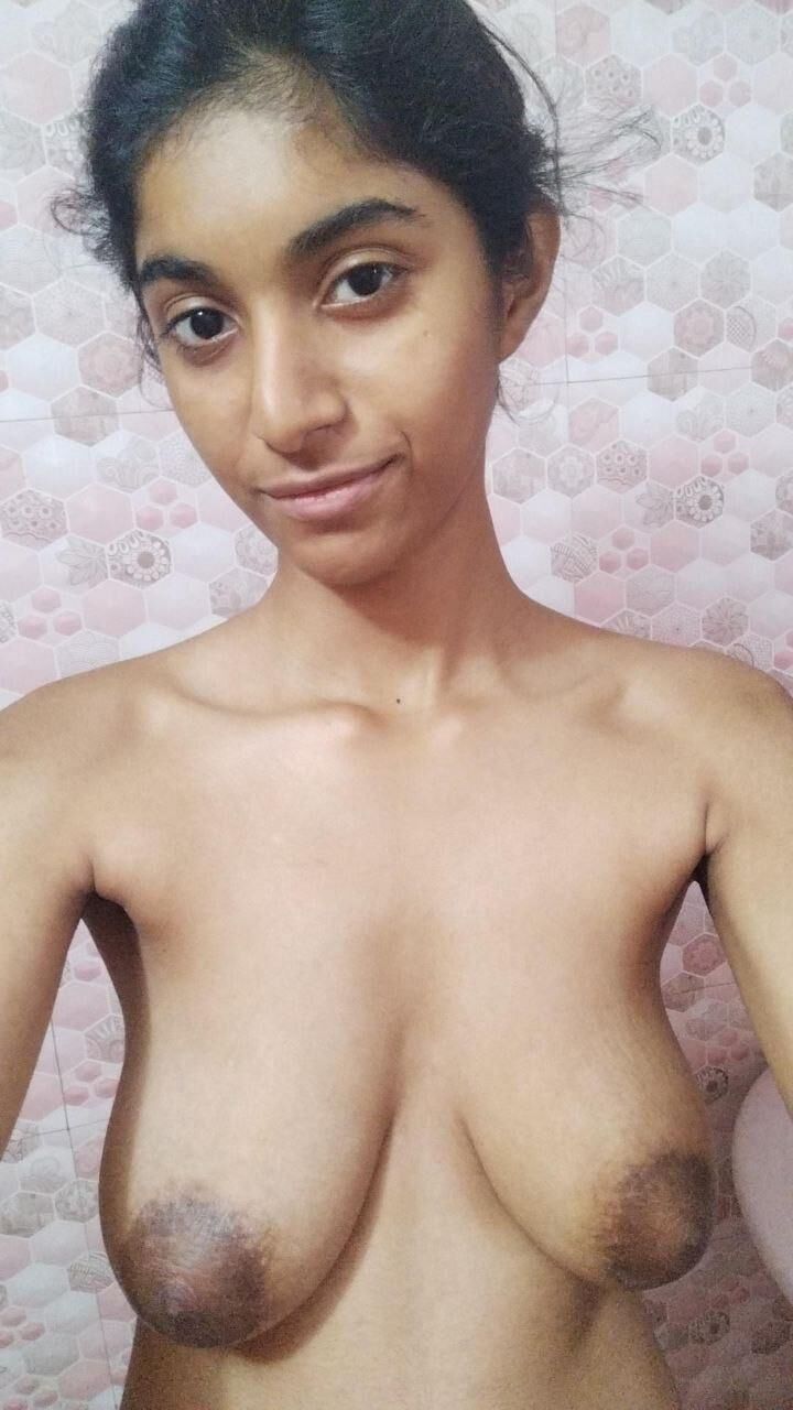 熟したおっぱいを持つ毎日のインドの女性