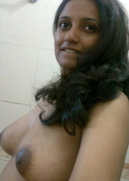 熟したおっぱいを持つ毎日のインドの女性