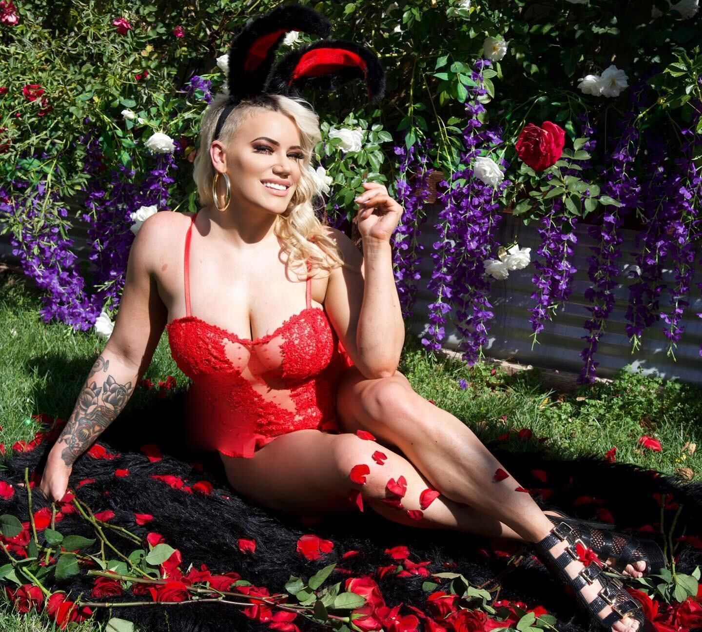 Taya Valkyrieはバービーレスラーを積み重ねました