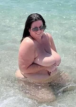 極端なBBWママのおっぱい
