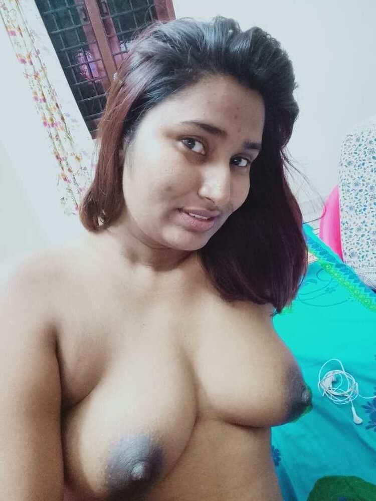 熟したおっぱいを持つ毎日のインドの女性