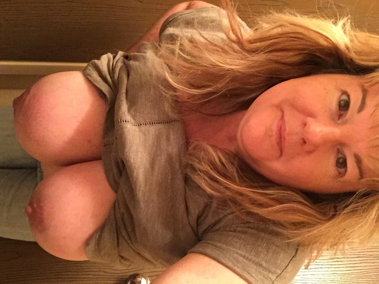 巨乳ギルフホットワイフメル