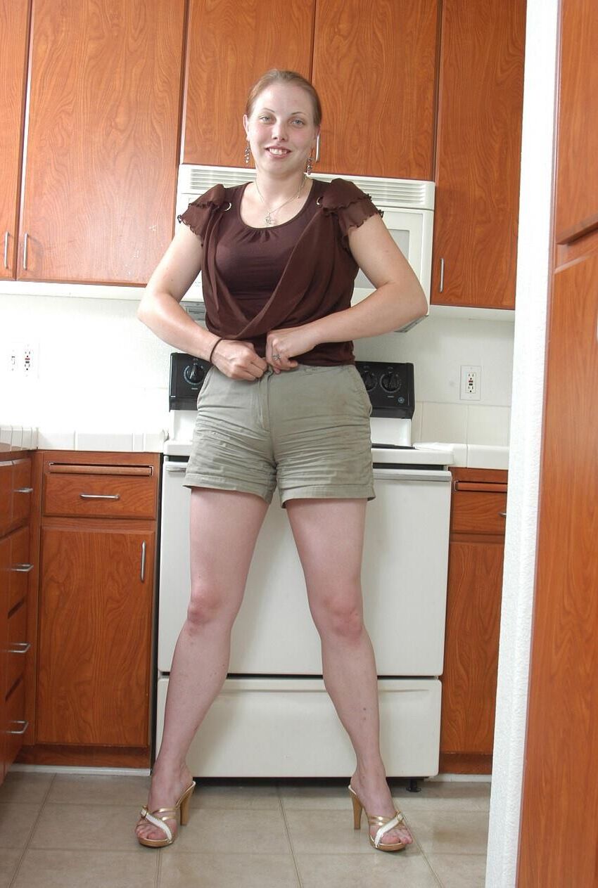Hell Phat Assed Teen mit großen Titten und kahle Fotze Natalie