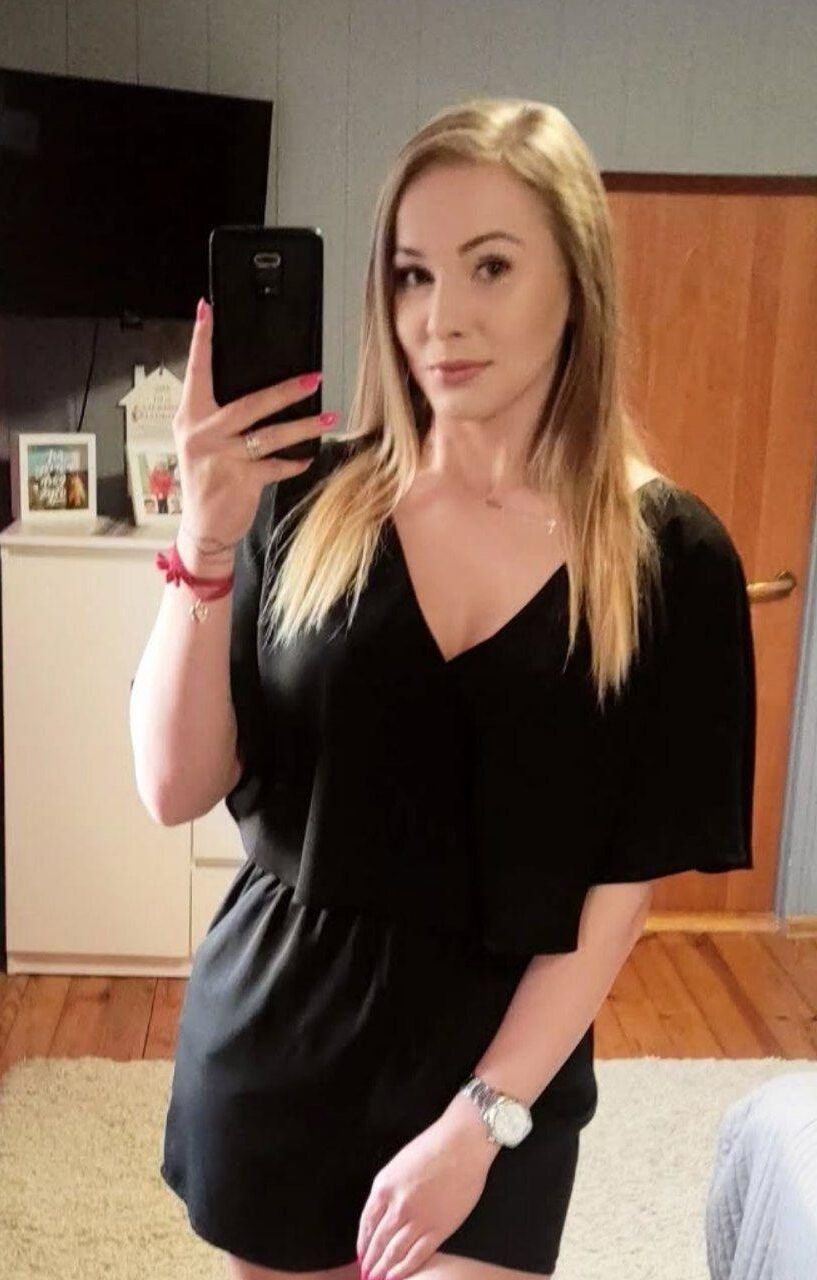 ポーランドのセクシーなアマチュアの女はあなたの精液を望んでいます