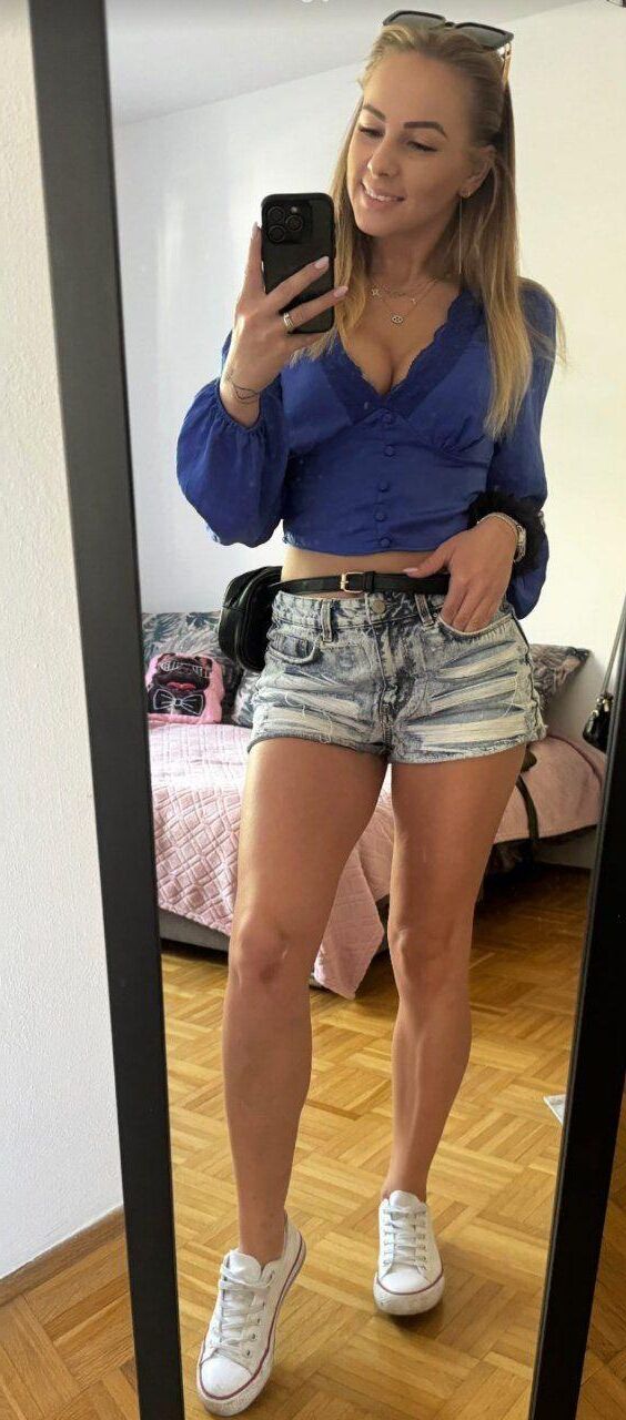 ポーランドのセクシーなアマチュアの女はあなたの精液を望んでいます