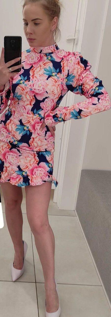 ポーランドのセクシーなアマチュアの女はあなたの精液を望んでいます