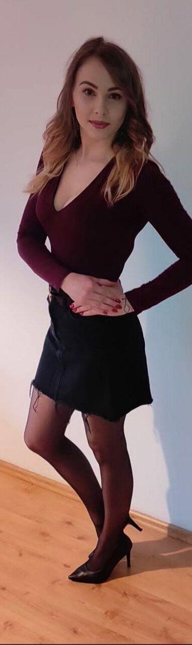 ポーランドのセクシーなアマチュアの女はあなたの精液を望んでいます