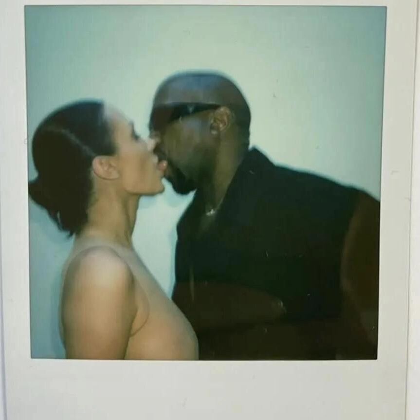 Bianca Censori: Ausstellungswissenschaftler auf dem roten Teppich, mit freundlicher Genehmigung von Kanye West