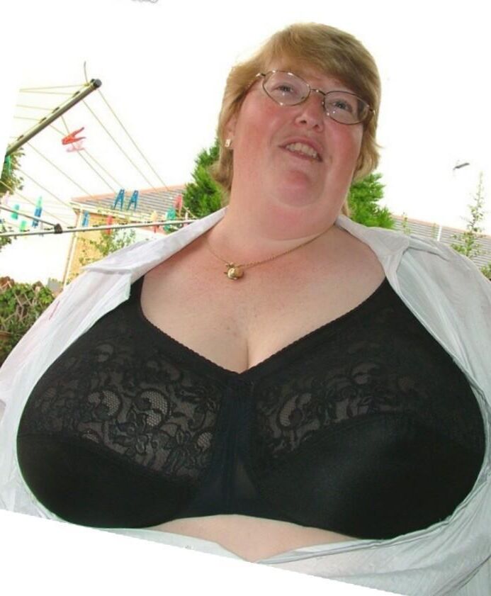ブラジャーの大きなおっぱい