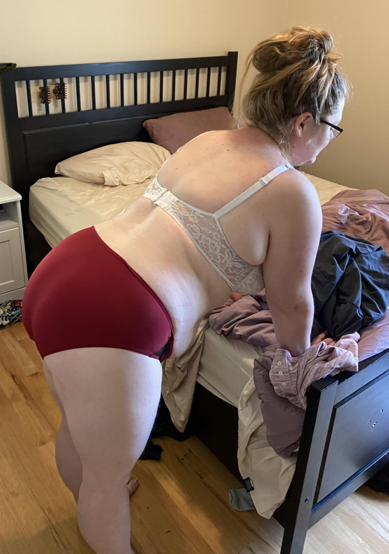 Exponierte Milf Fuck Toy mit großen schlaffischen Titten und fettem Arsch